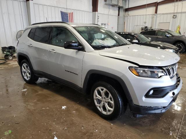 VIN 3C4NJDBN6RT118458 2024 JEEP COMPASS no.4