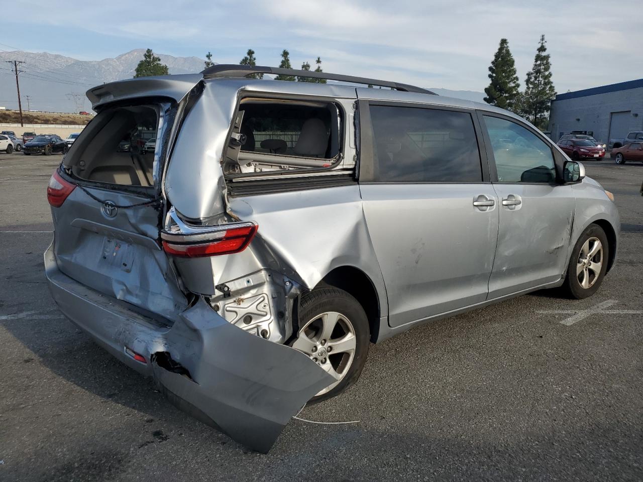 Lot #3028570918 2015 TOYOTA SIENNA LE