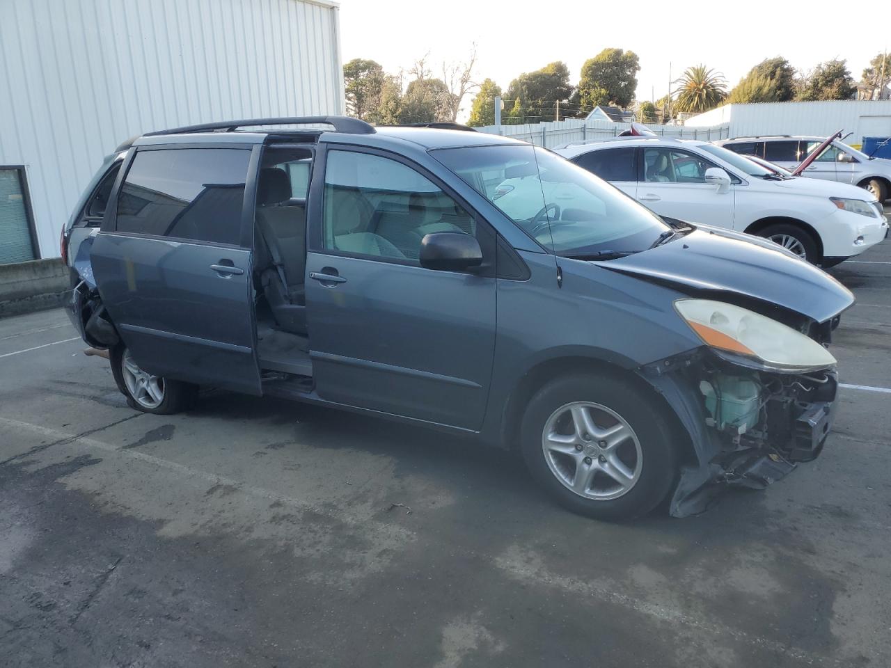 Lot #3029323708 2010 TOYOTA SIENNA CE