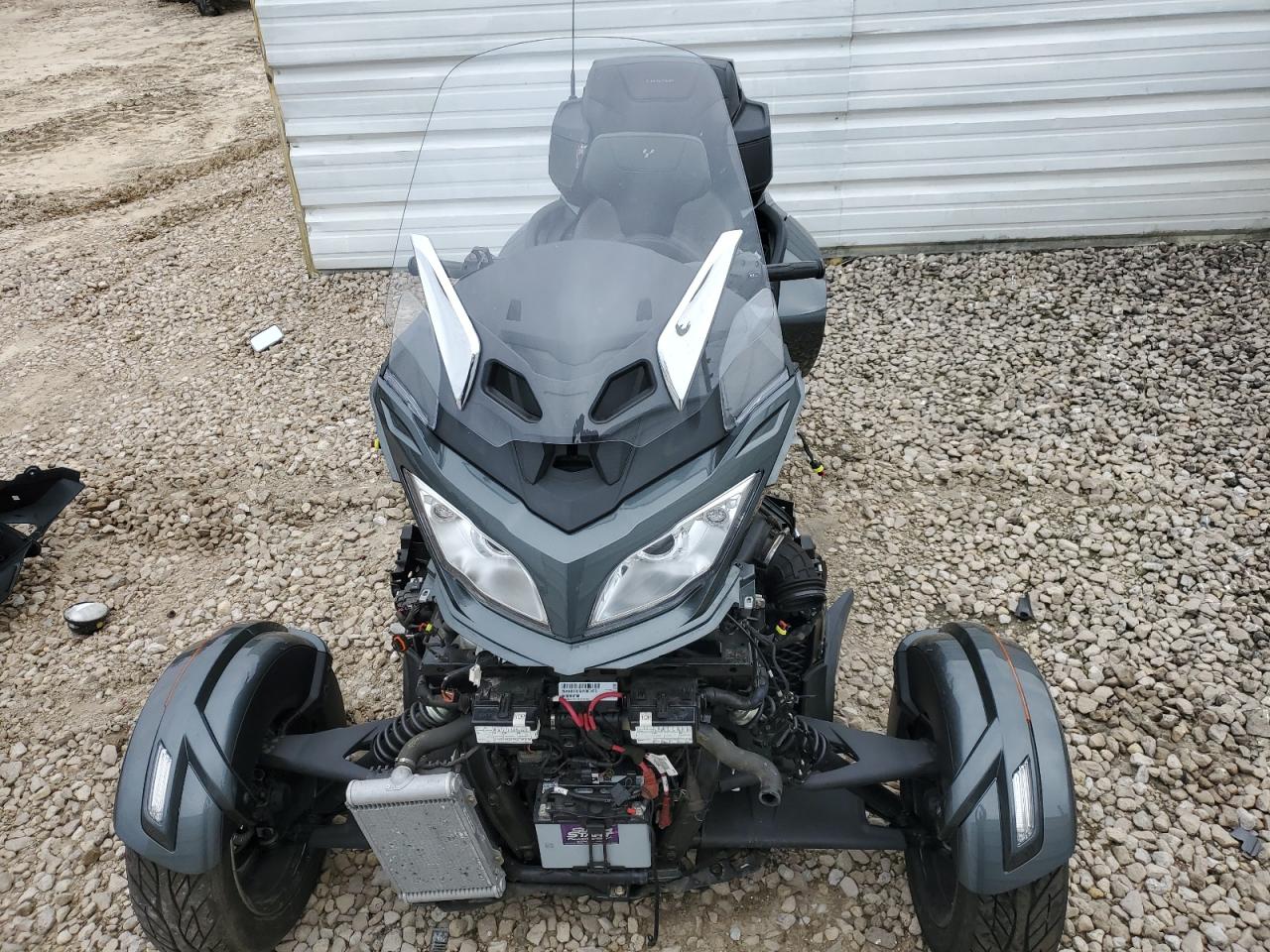 Lot #3037237503 2017 CAN-AM SPYDER ROA