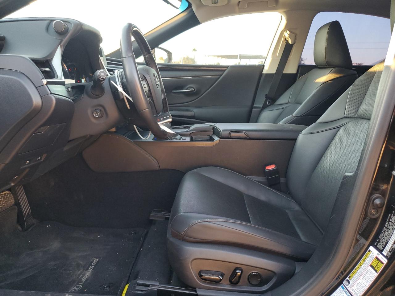 2021 LEXUS ES 250 BAS 2.5L 4 , VIN: 58AD11D19MU007488