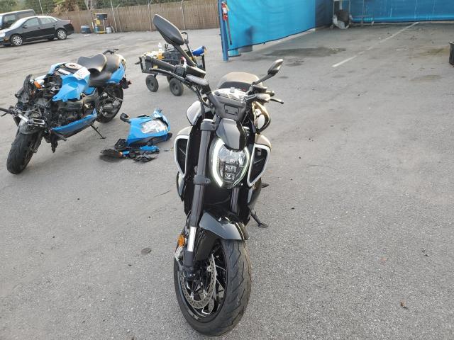 2023 DUCATI DIAVEL V4 ZDMGAR1W7PB002169
