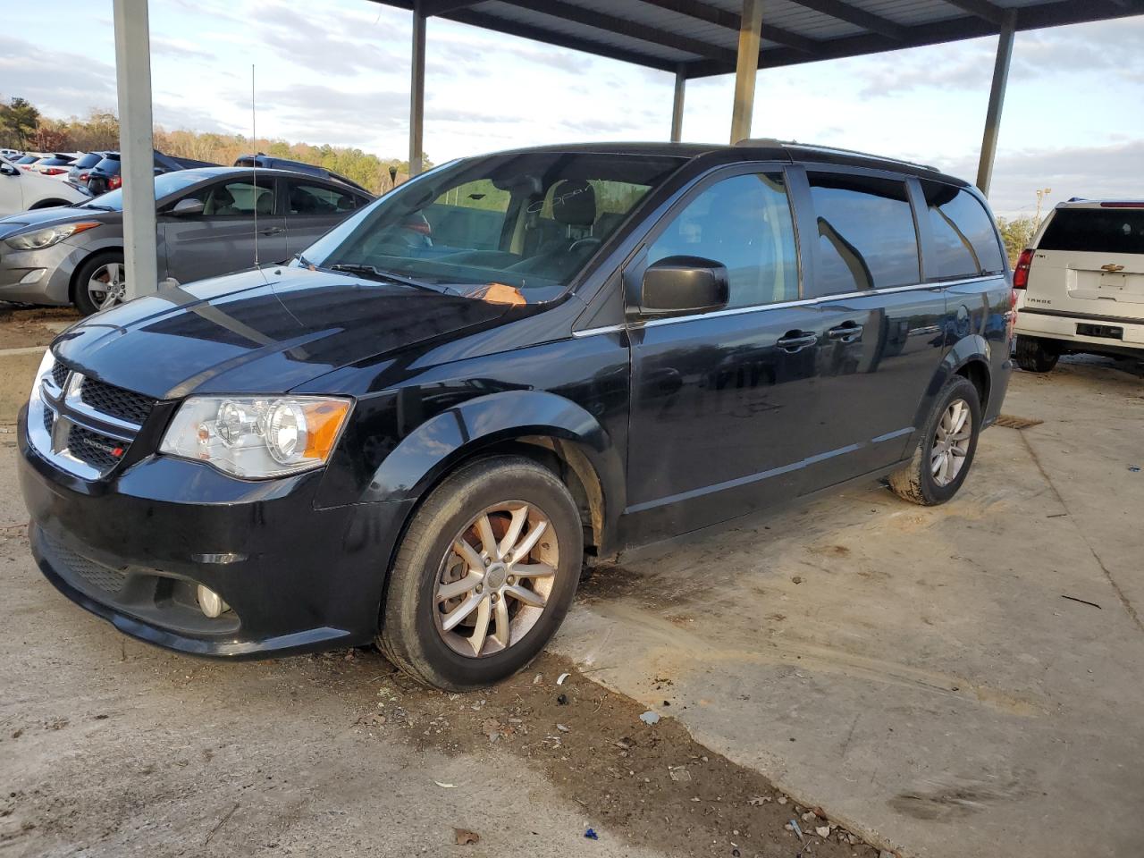 Lot #3033334838 2019 DODGE GRAND CARA