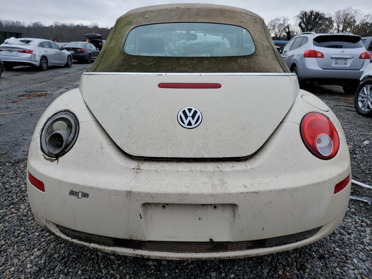 Lot #3027114818 2010 VOLKSWAGEN NEW BEETLE