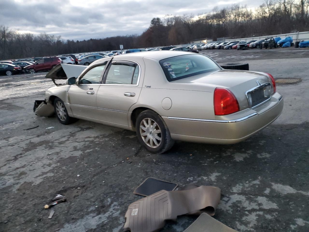 Lot #3040784797 2010 LINCOLN TOWN CAR S