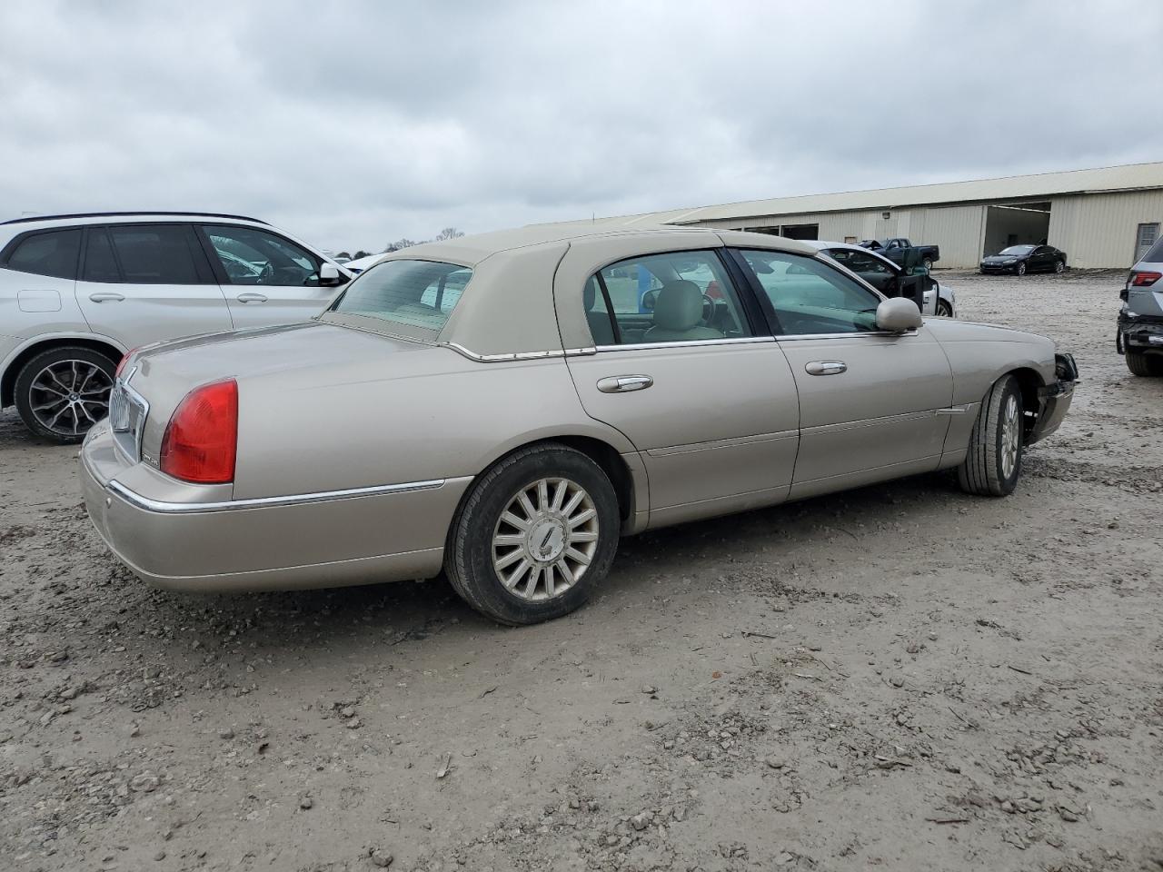 Lot #3049574636 2003 LINCOLN TOWN CAR S