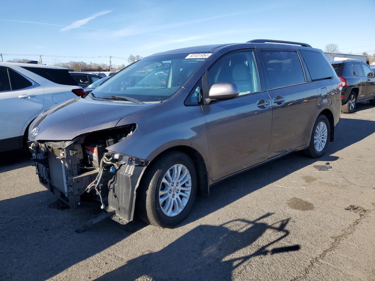 Lot #3033010040 2011 TOYOTA SIENNA XLE