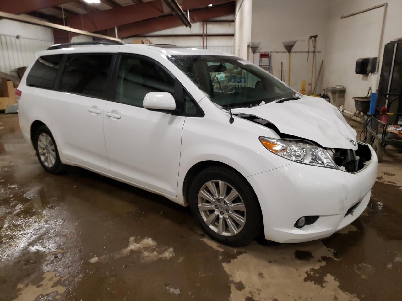 Lot #3028574920 2013 TOYOTA SIENNA XLE