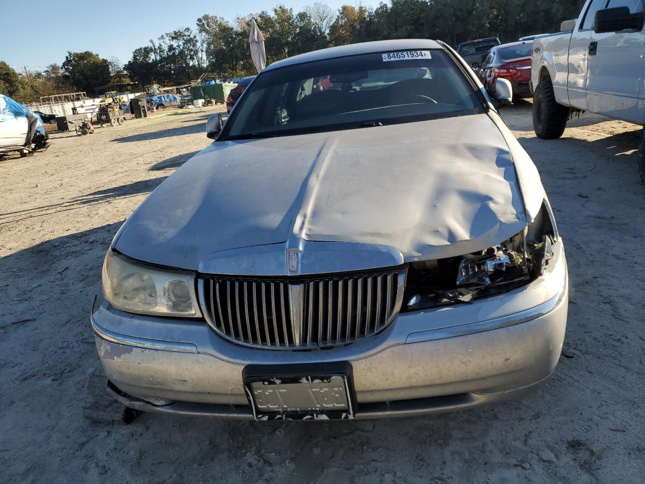 Lot #3037232500 2001 LINCOLN TOWN CAR E