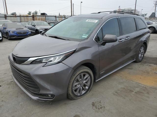 2021 TOYOTA SIENNA XLE #3034263094