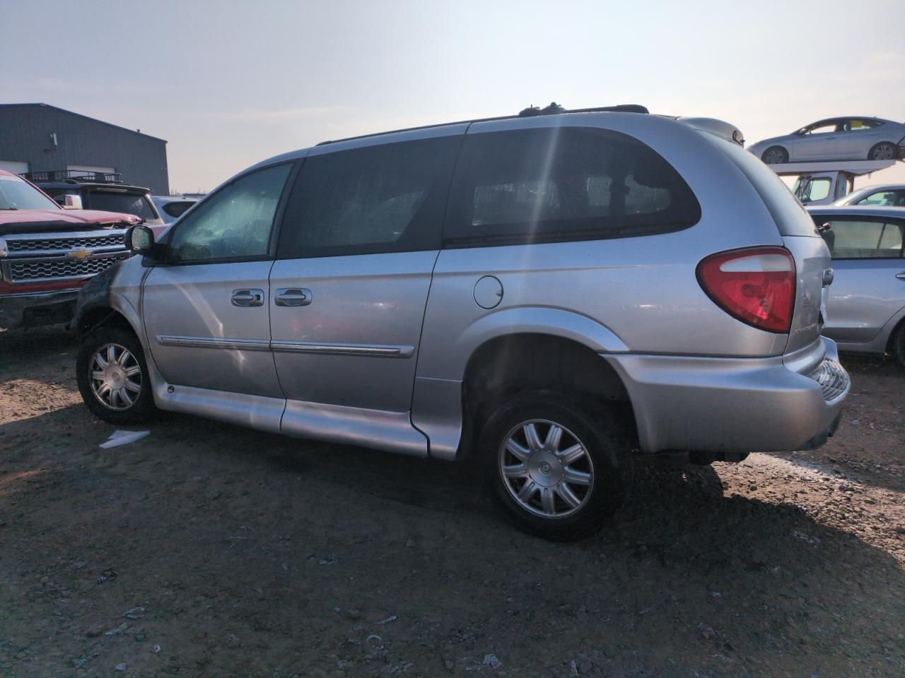 Lot #3026295470 2005 CHRYSLER TOWN & COU