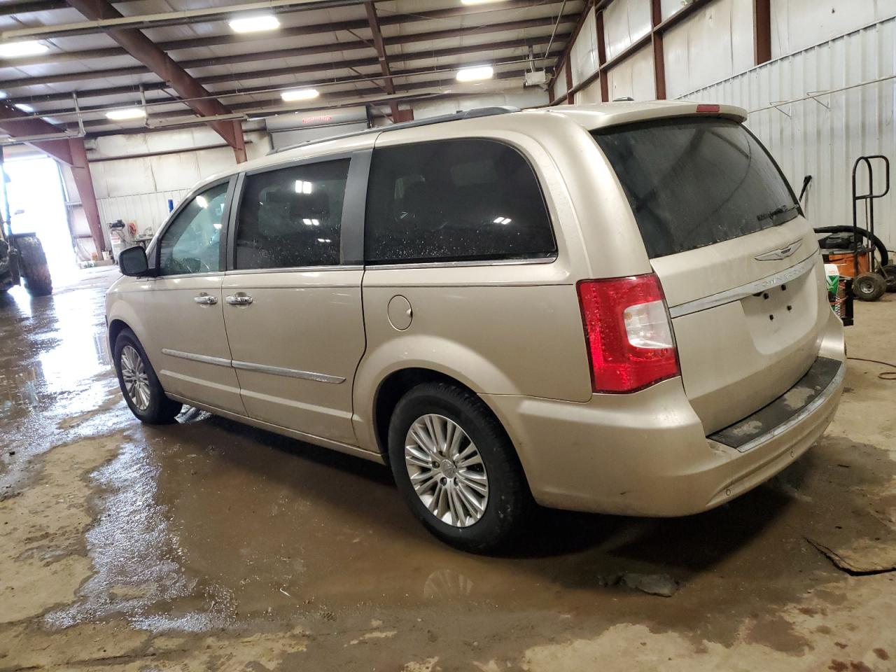 Lot #3034352075 2015 CHRYSLER TOWN & COU