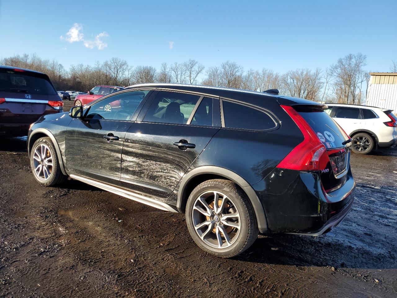 Lot #3036941817 2017 VOLVO V60 CROSS