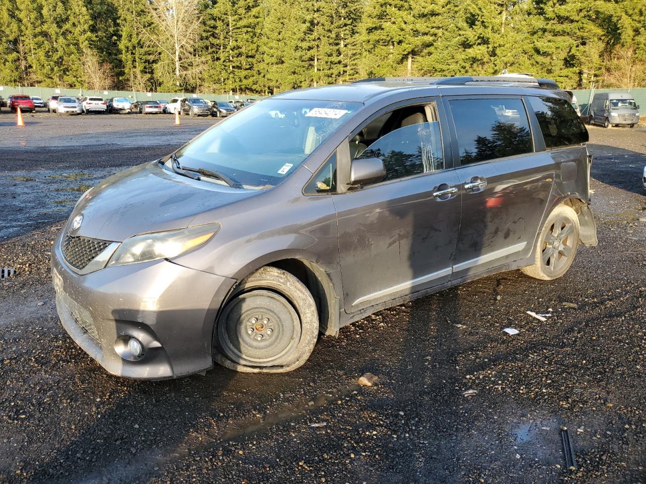 TOYOTA SIENNA SE