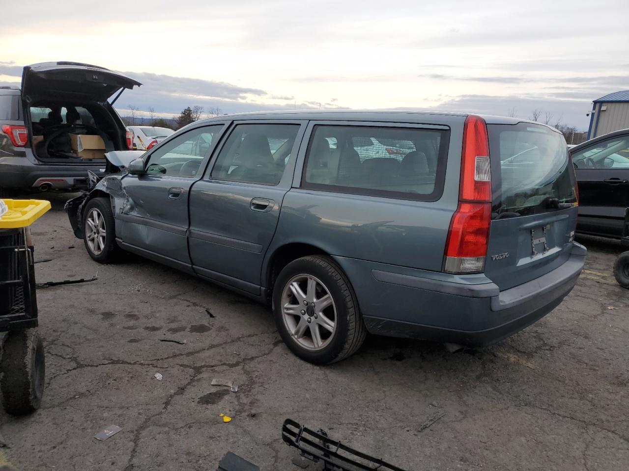 Lot #3048483994 2004 VOLVO V70 FWD