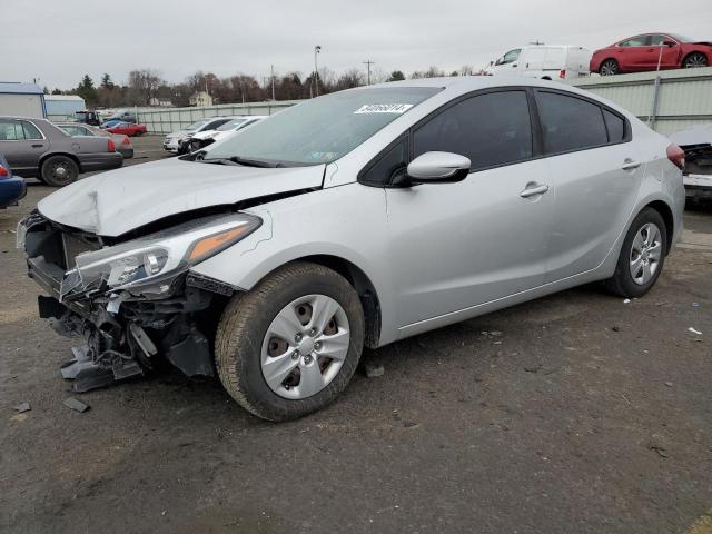 VIN 3KPFK4A70JE230461 2018 KIA FORTE no.1