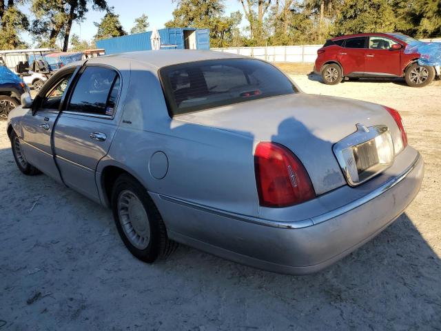 LINCOLN TOWN CAR E 2001 silver  gas 1LNHM81W31Y658886 photo #3