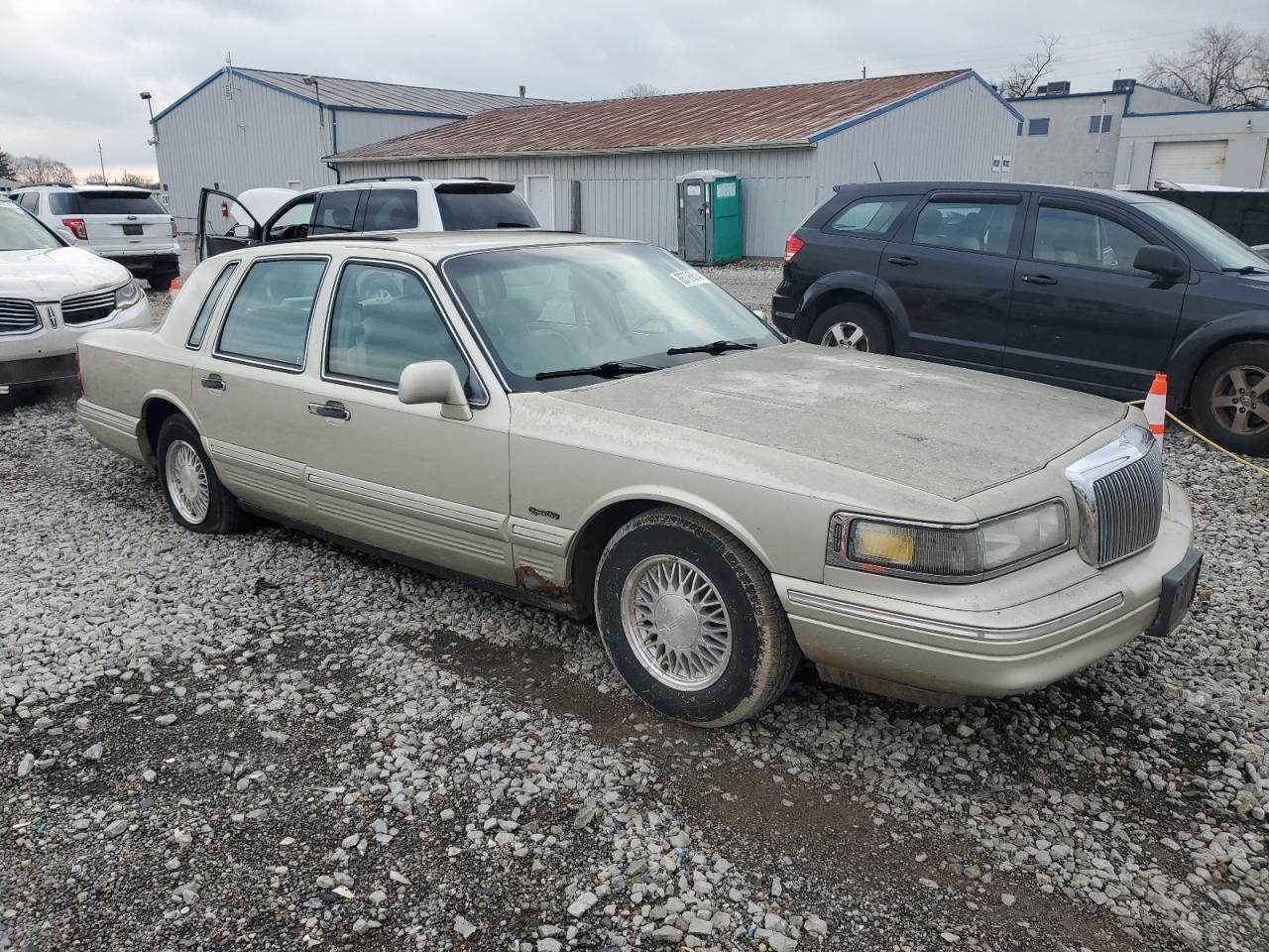 Lot #3045791667 1997 LINCOLN TOWNCAR