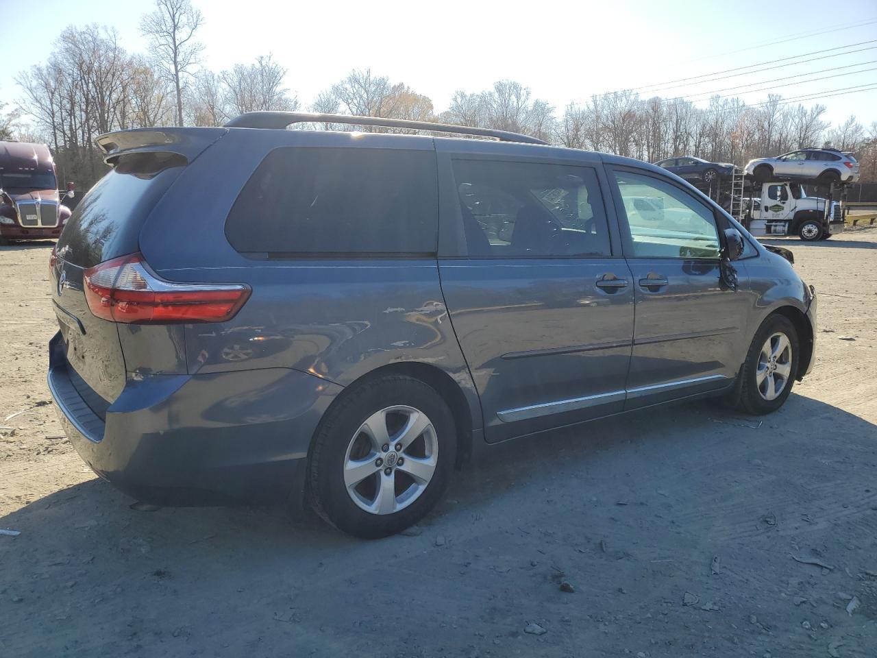 Lot #3037160522 2015 TOYOTA SIENNA LE