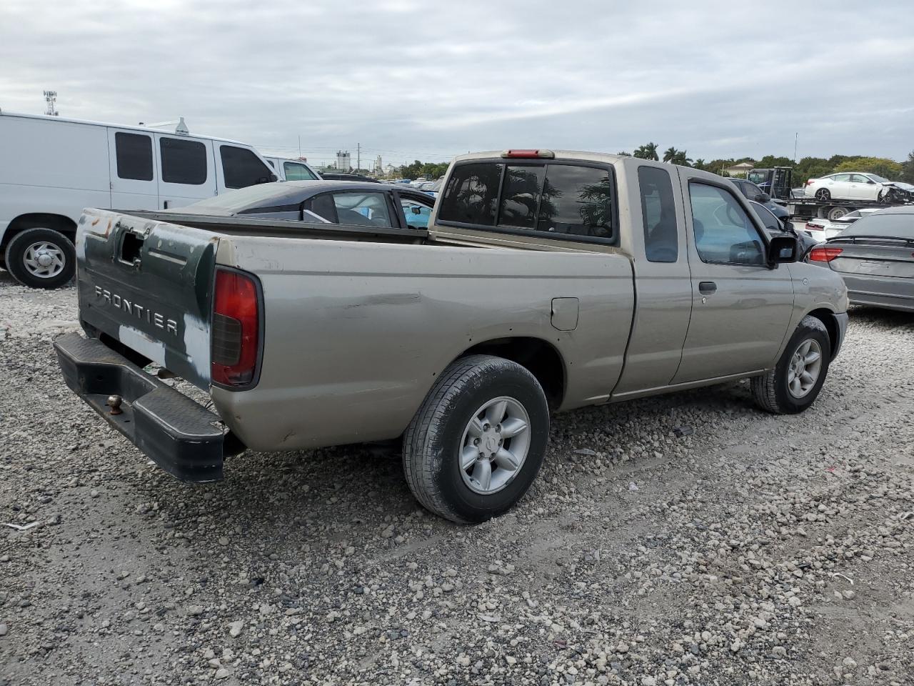 Lot #3040945420 2002 NISSAN FRONTIER K