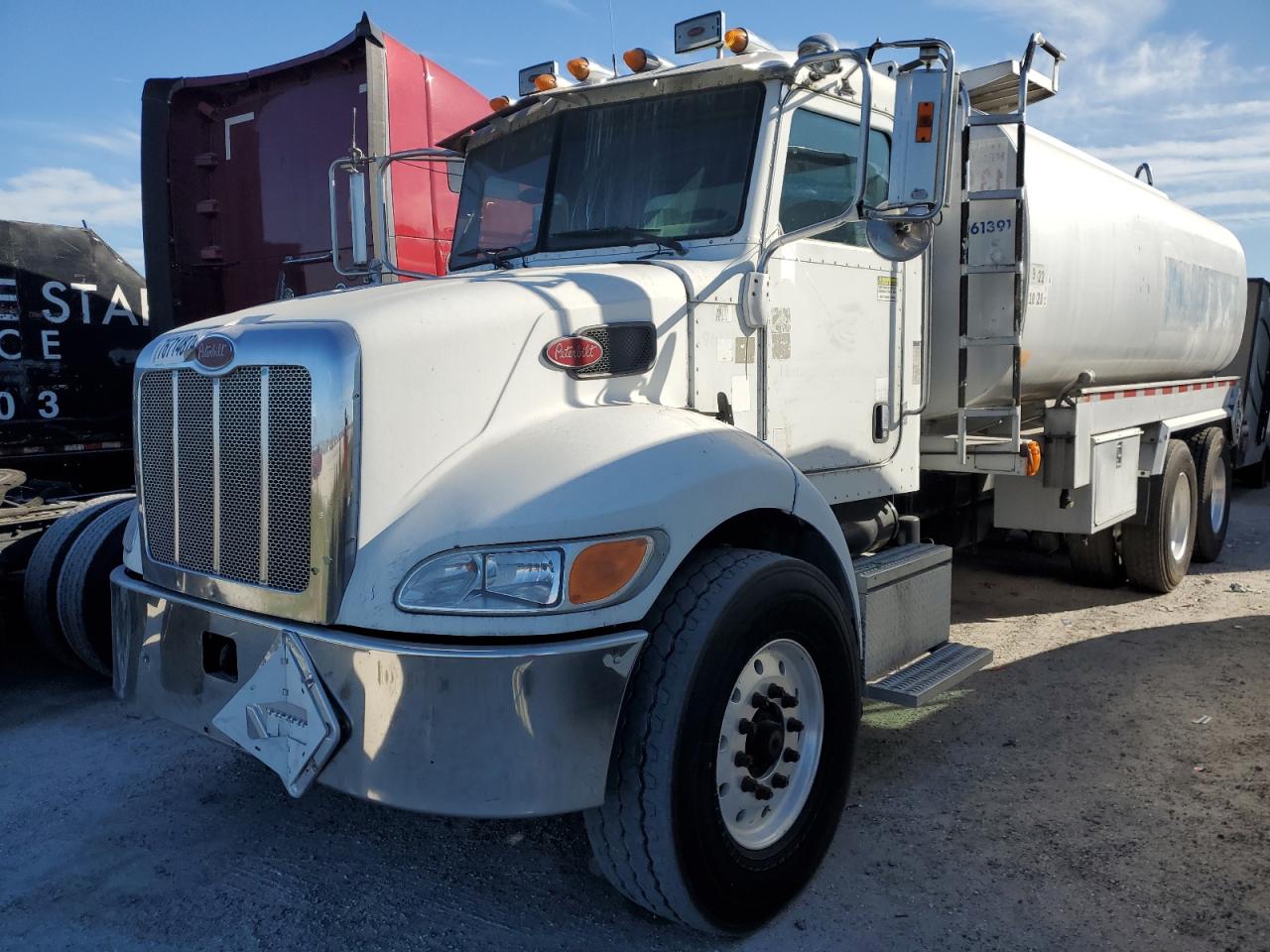 Lot #3044399736 2007 PETERBILT 335