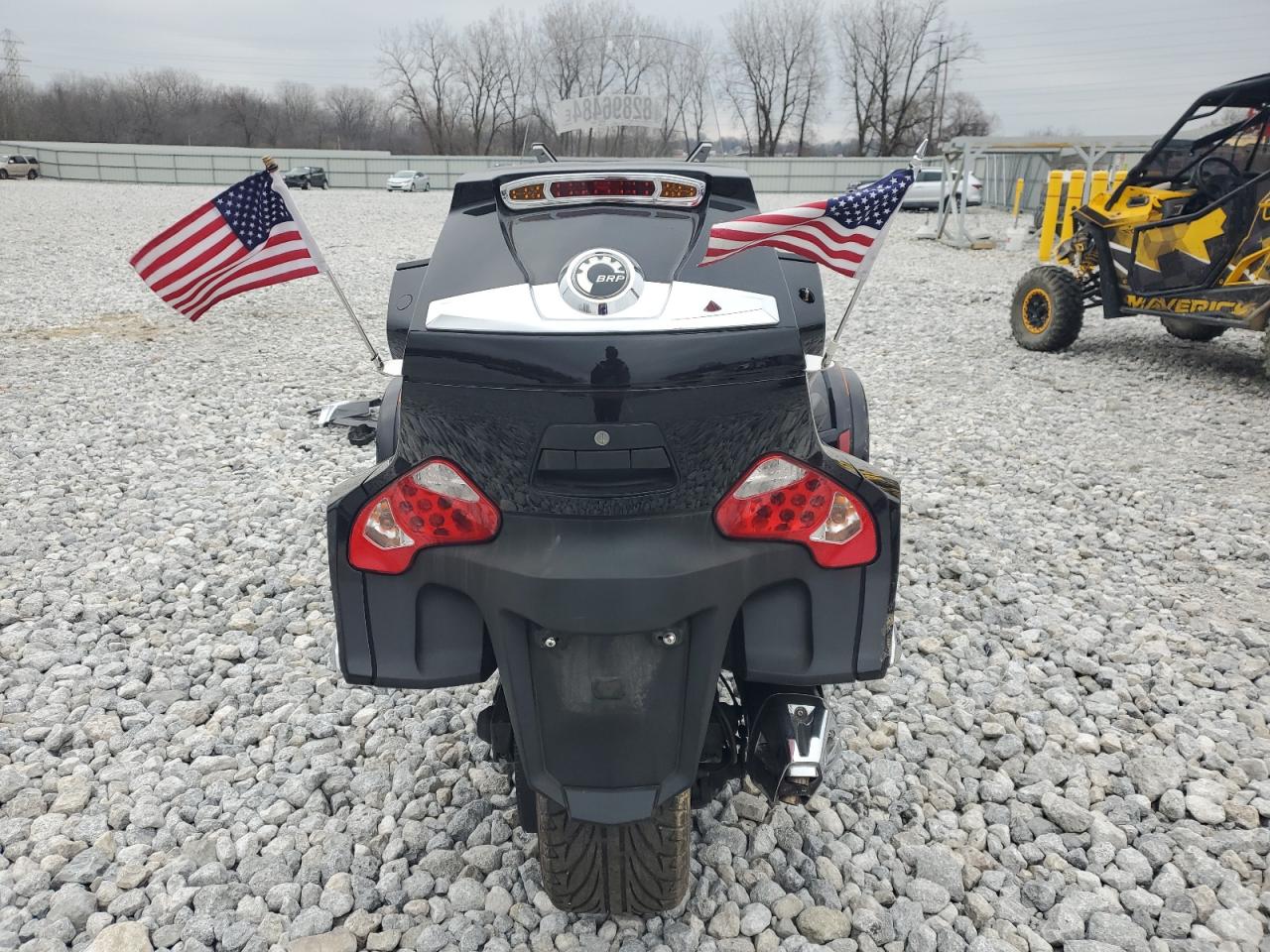 Lot #3033405888 2014 CAN-AM SPYDER ROA