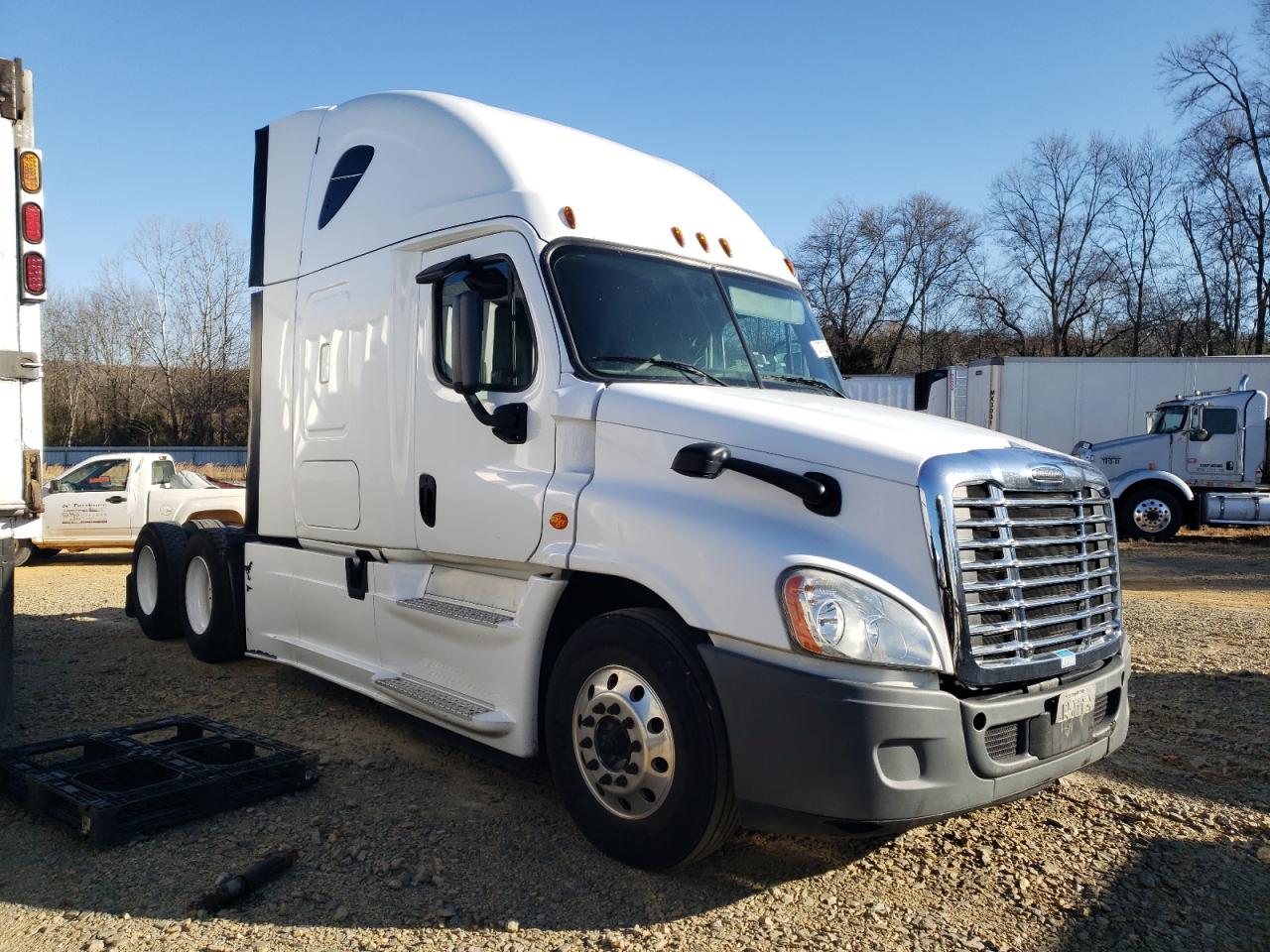  Salvage Freightliner Cascadia 1