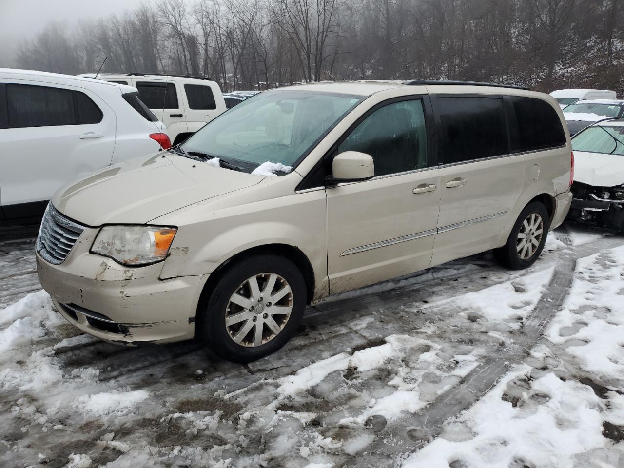 Lot #3028272811 2014 CHRYSLER TOWN & COU