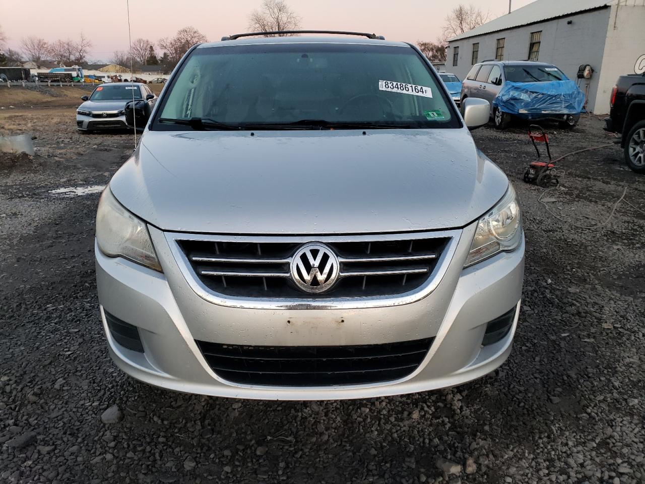 Lot #3044455731 2009 VOLKSWAGEN ROUTAN SEL