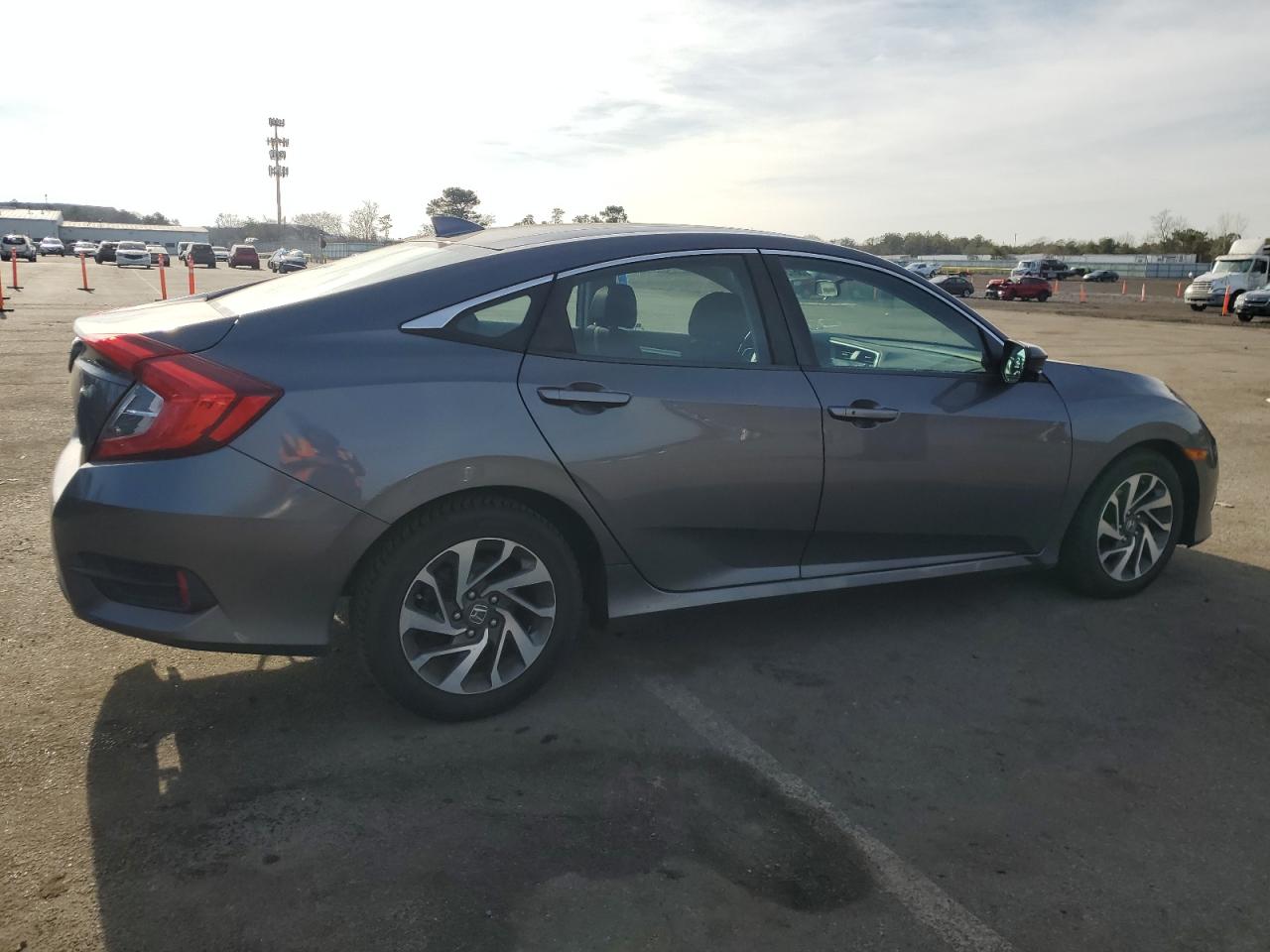 Lot #3045792643 2018 HONDA CIVIC EX