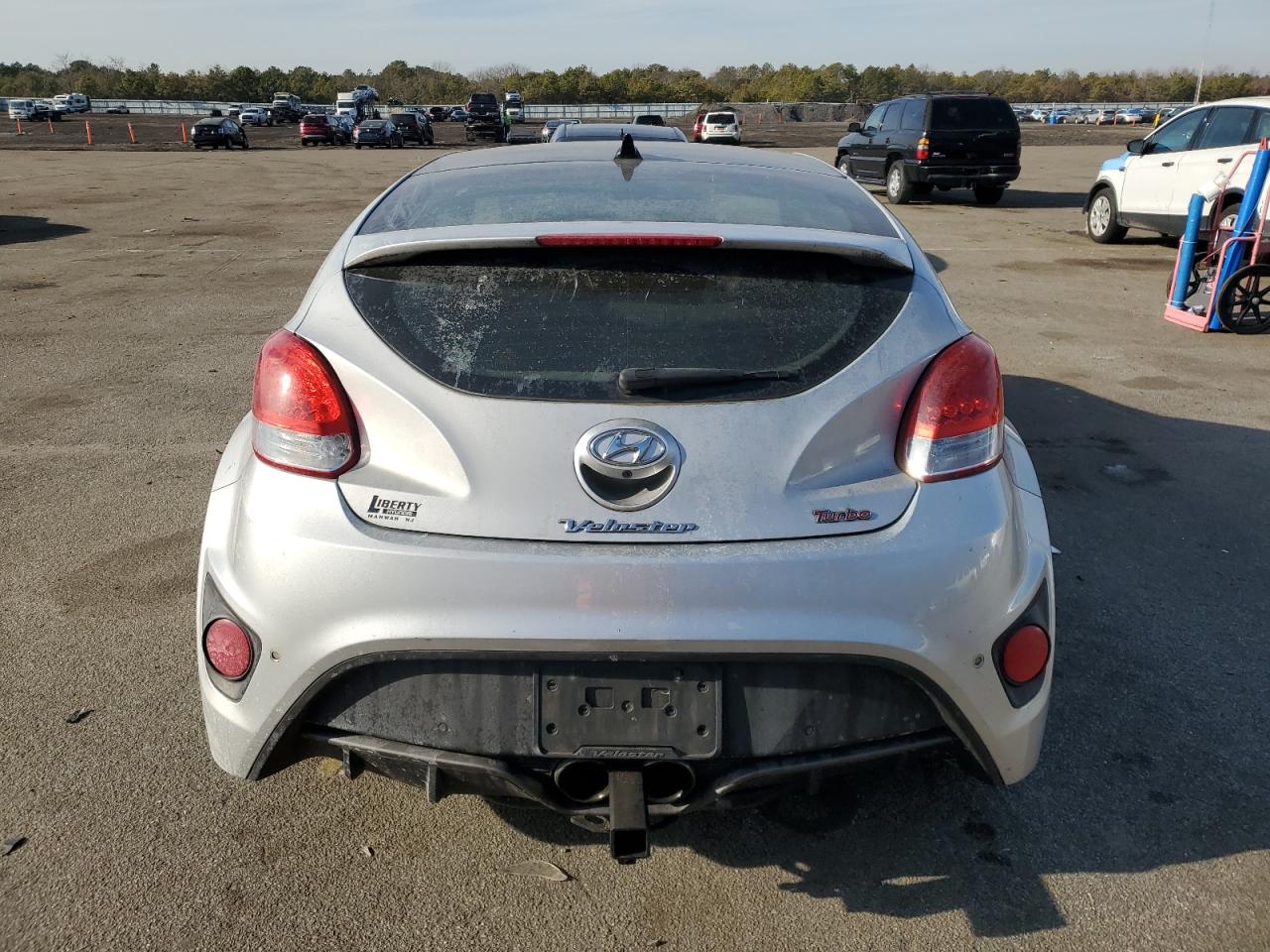 Lot #3037770263 2015 HYUNDAI VELOSTER T