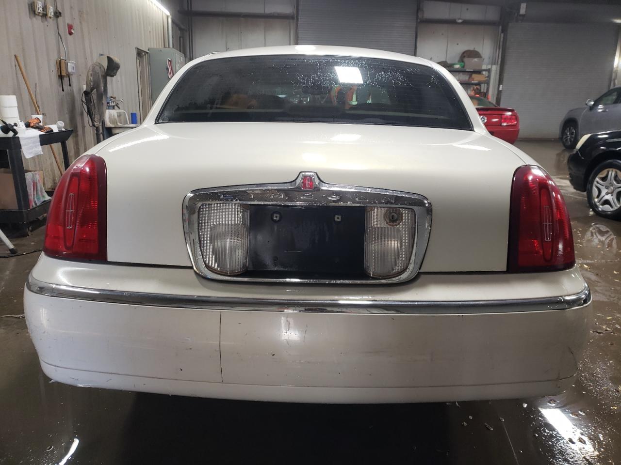 Lot #3045801627 2002 LINCOLN TOWN CAR S