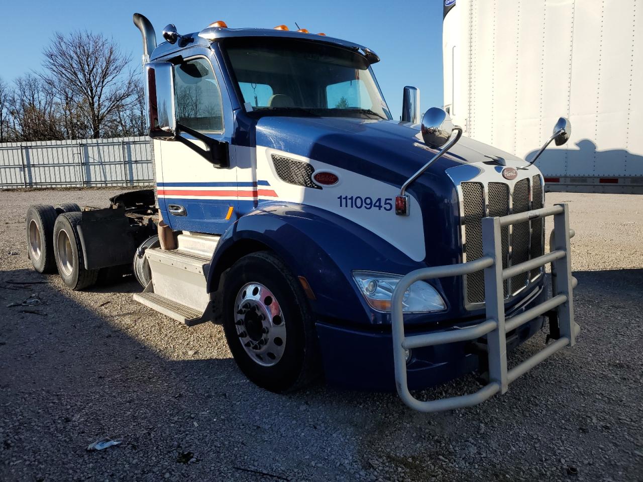 Lot #3031362712 2015 PETERBILT 579