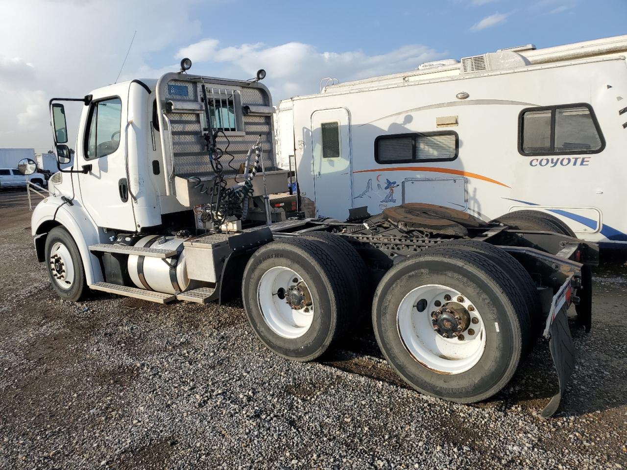 Lot #3041909850 2015 FREIGHTLINER M2 112 MED