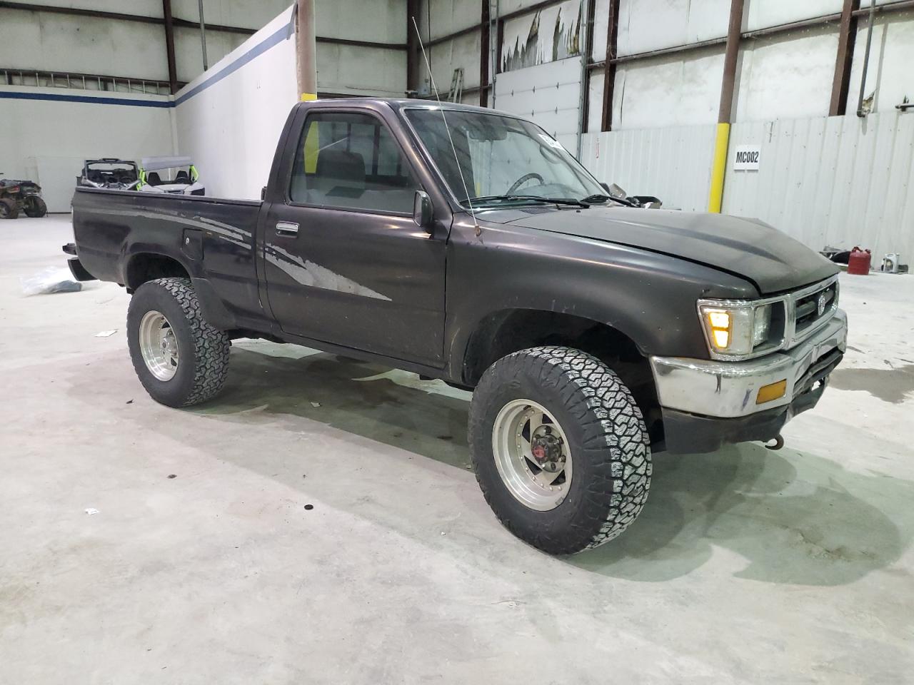 Lot #3040580639 1993 TOYOTA PICKUP 1/2