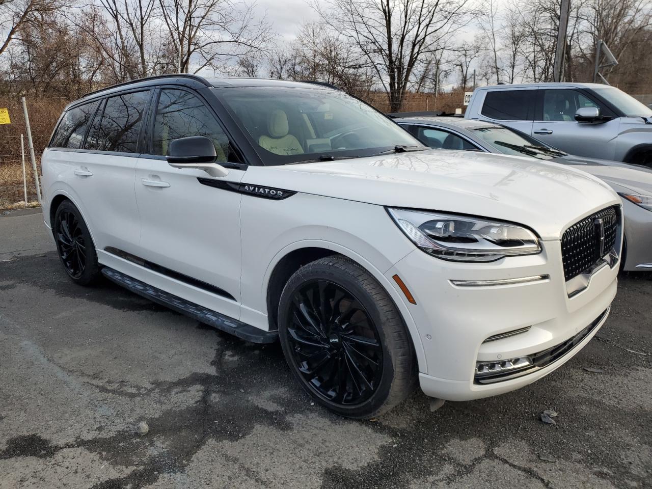 Lot #3050302895 2023 LINCOLN AVIATOR BL