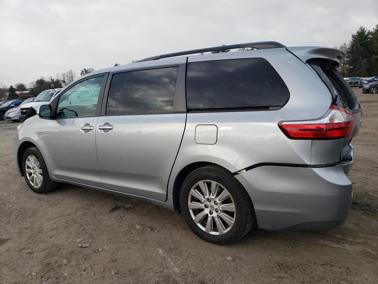 Lot #3027081776 2017 TOYOTA SIENNA XLE