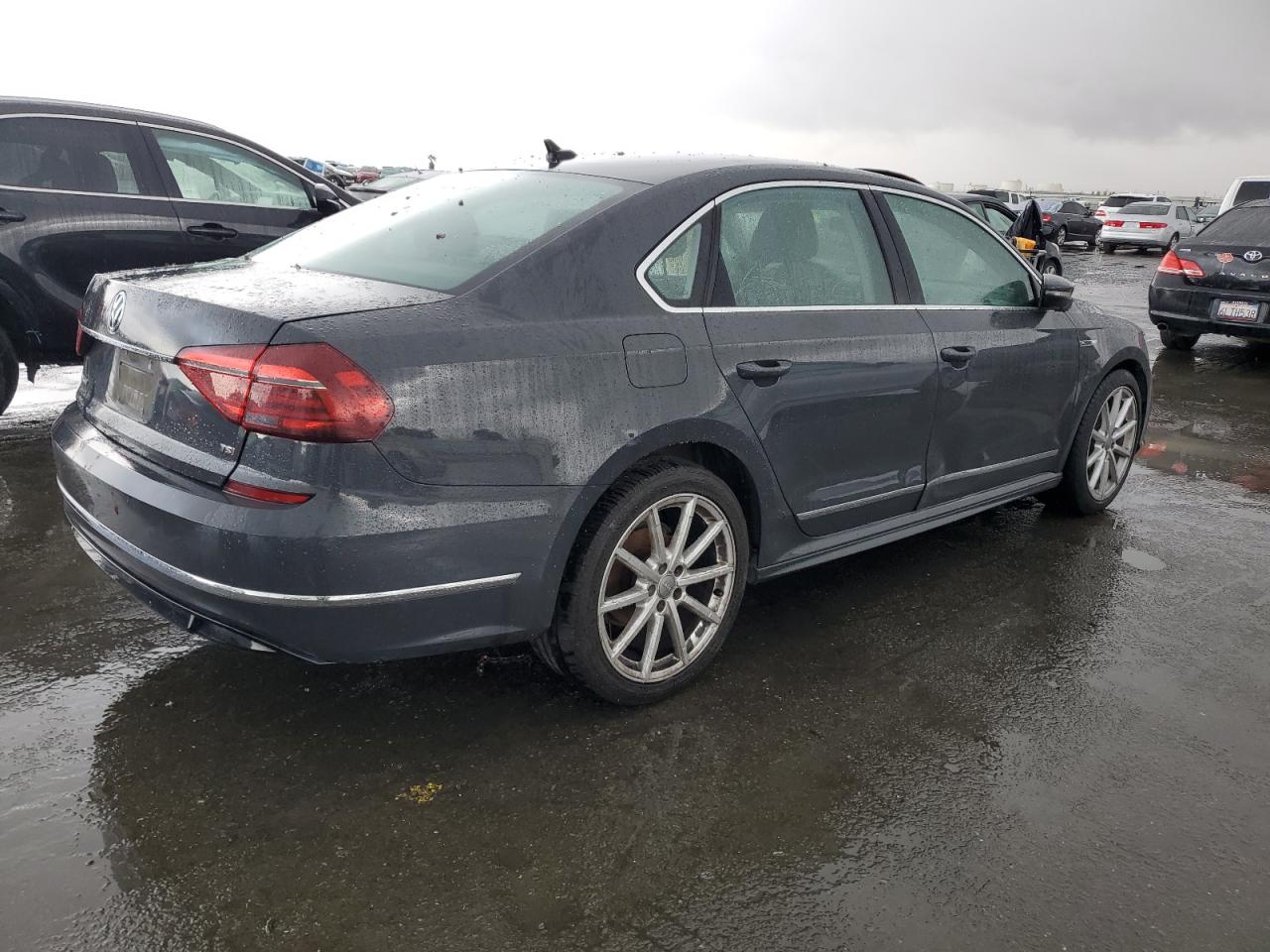 Lot #3036994744 2017 VOLKSWAGEN PASSAT R-L