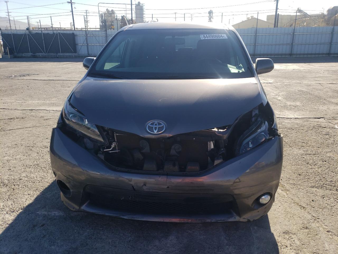 Lot #3051424672 2017 TOYOTA SIENNA SE