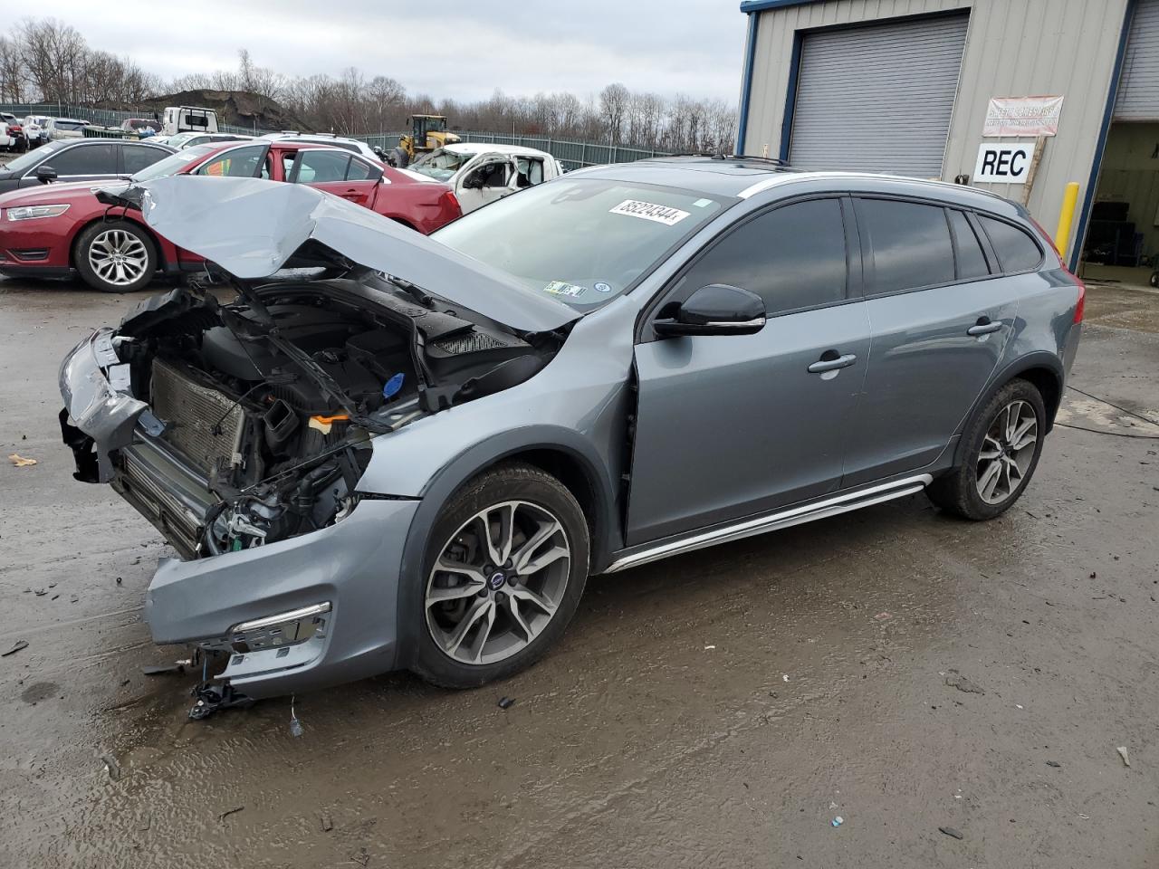 Lot #3034375117 2017 VOLVO V60 CROSS