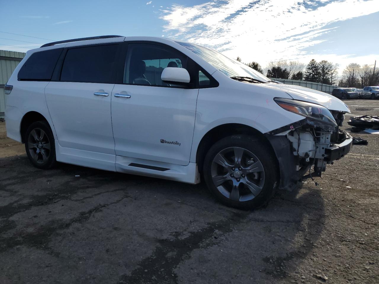 Lot #3045789710 2016 TOYOTA SIENNA SE