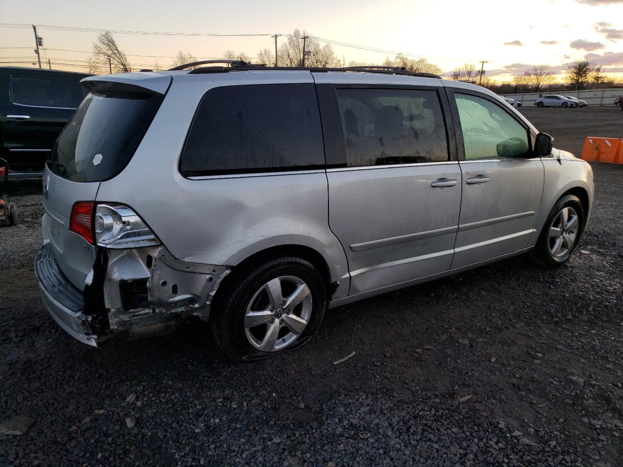 Lot #3044455731 2009 VOLKSWAGEN ROUTAN SEL