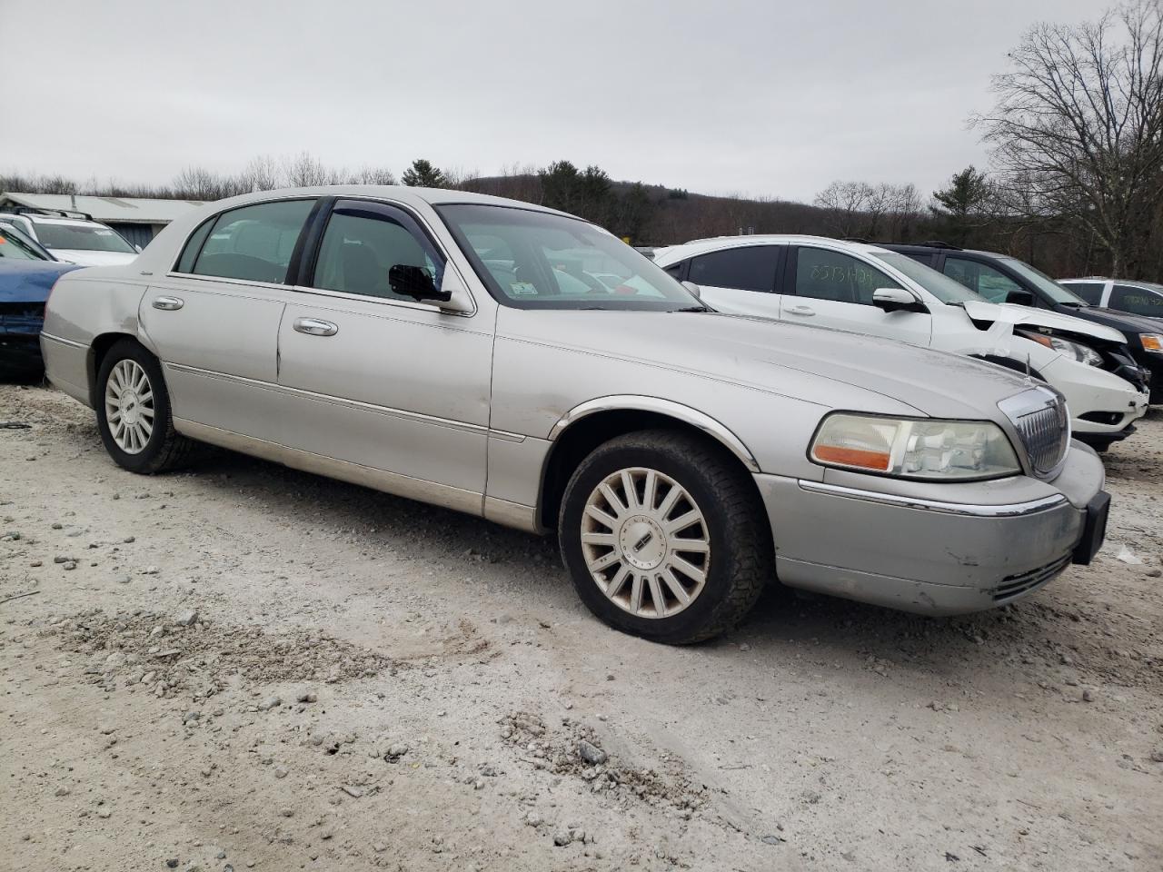 Lot #3041867446 2003 LINCOLN TOWN CAR S