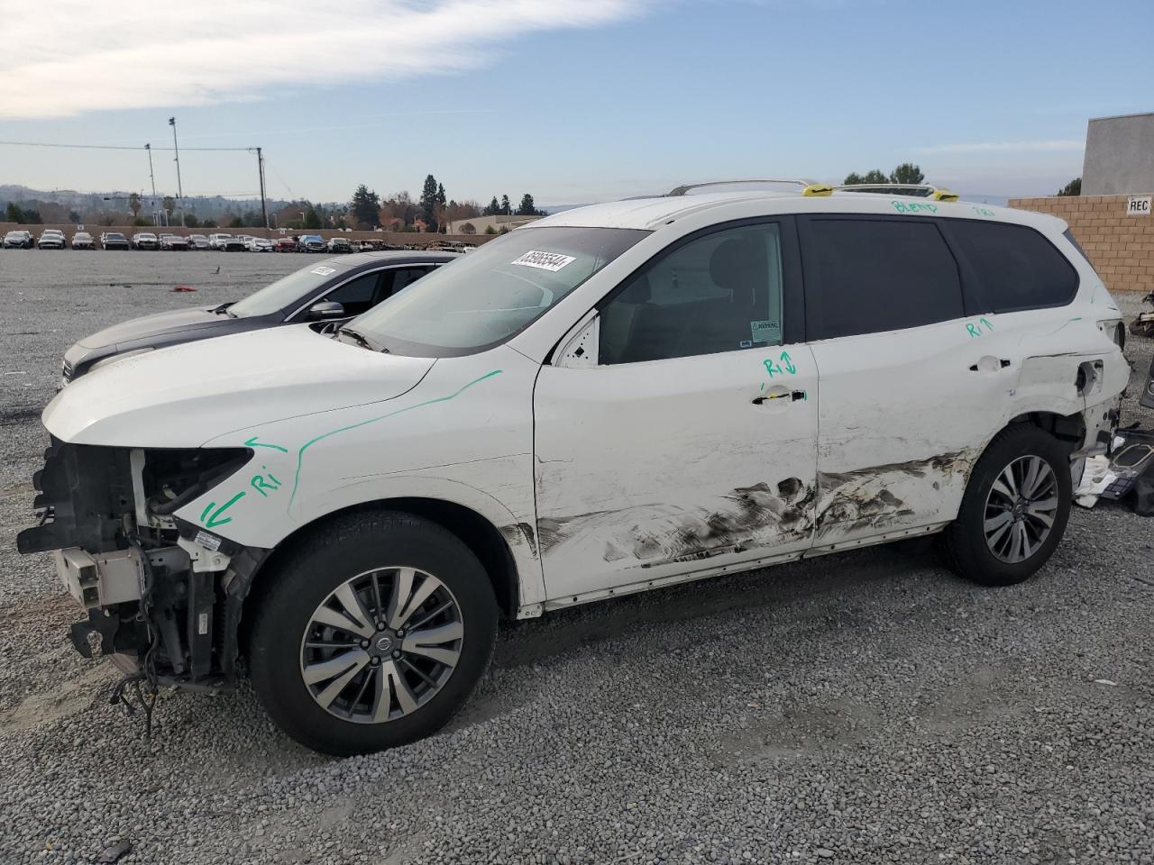  Salvage Nissan Pathfinder