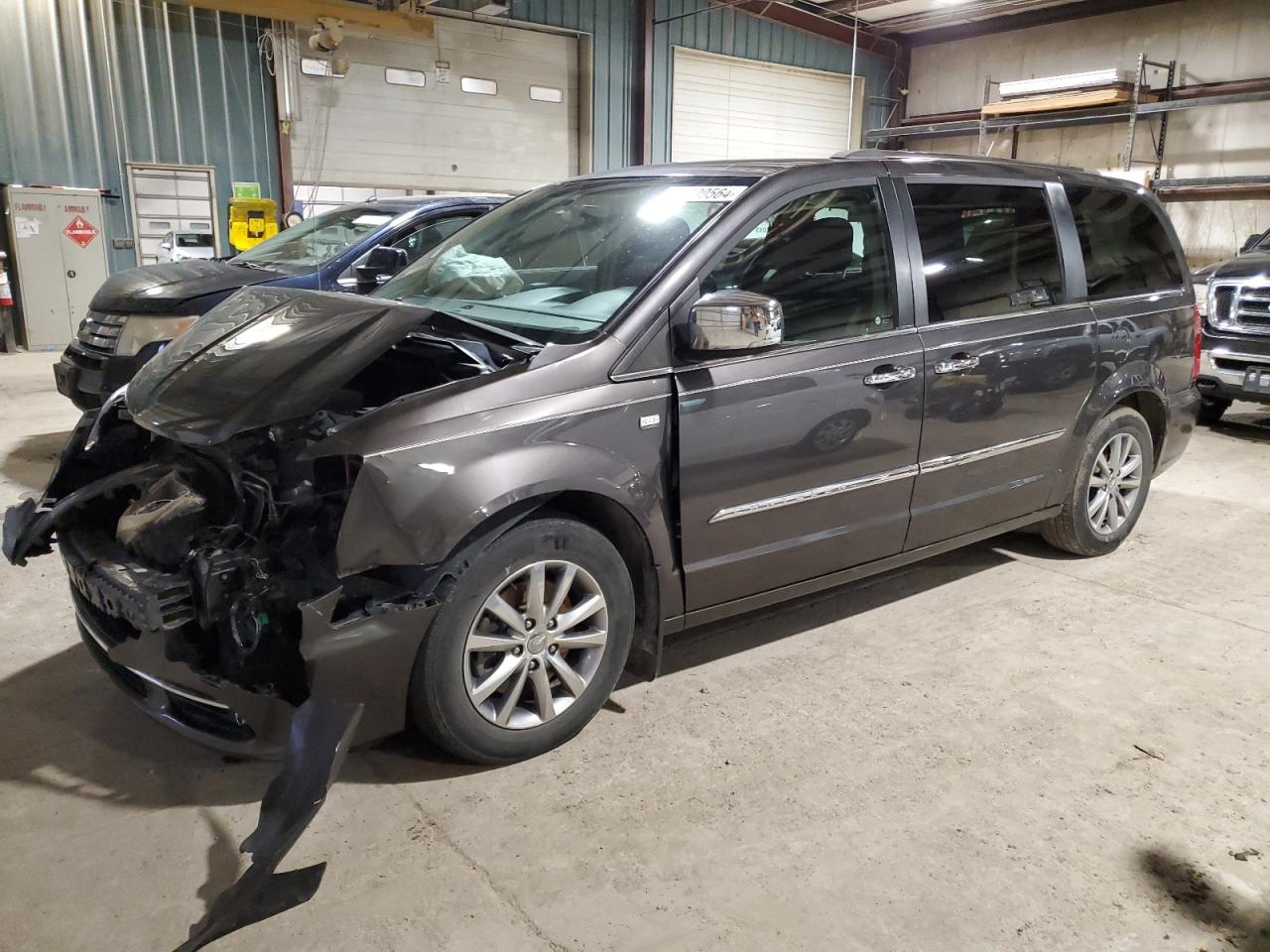  Salvage Chrysler Minivan