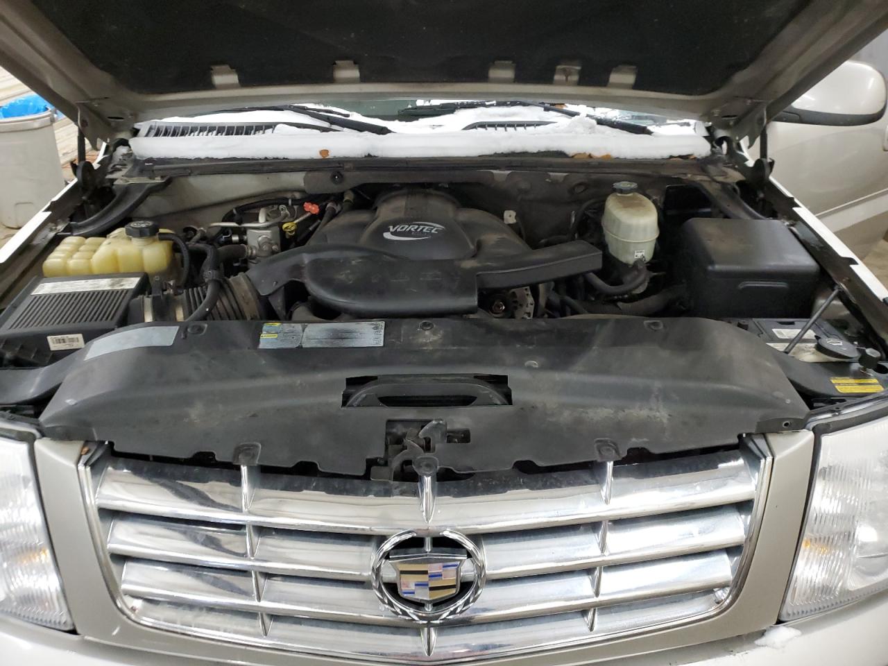 Lot #3033070009 2004 CADILLAC ESCALADE E