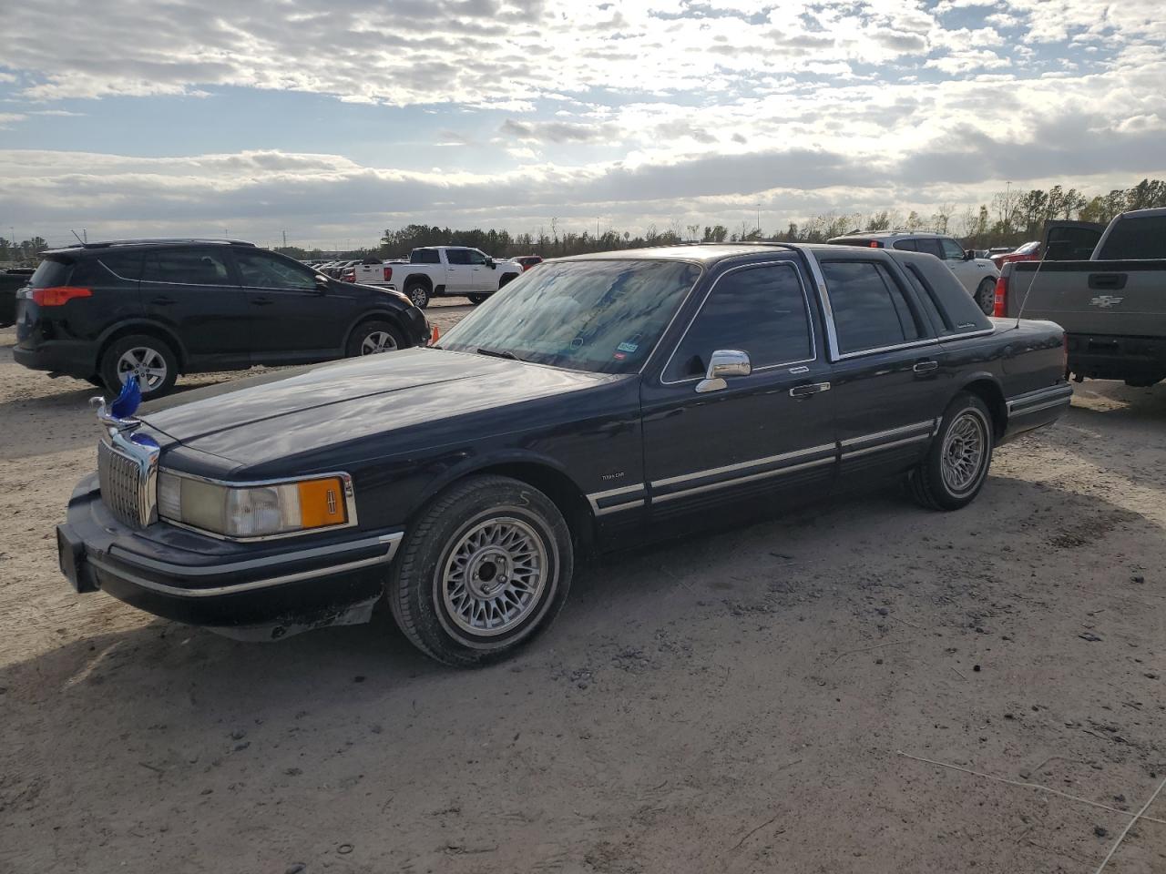 Lot #3034480766 1993 LINCOLN TOWN CAR S