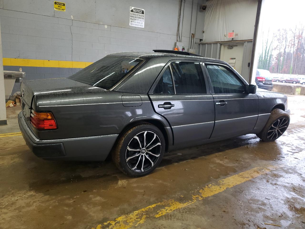 Lot #3033376841 1993 MERCEDES-BENZ 300 E 2.8