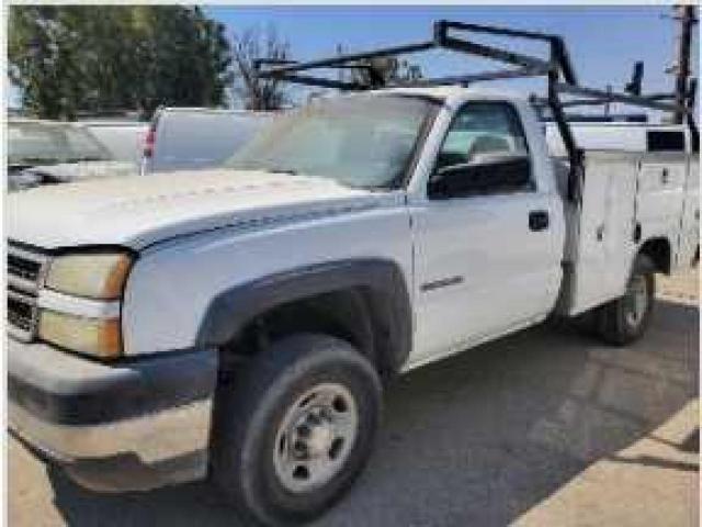 CHEVROLET SILVERADO 2007 white pickup gas 1GBHC24U57E156605 photo #3