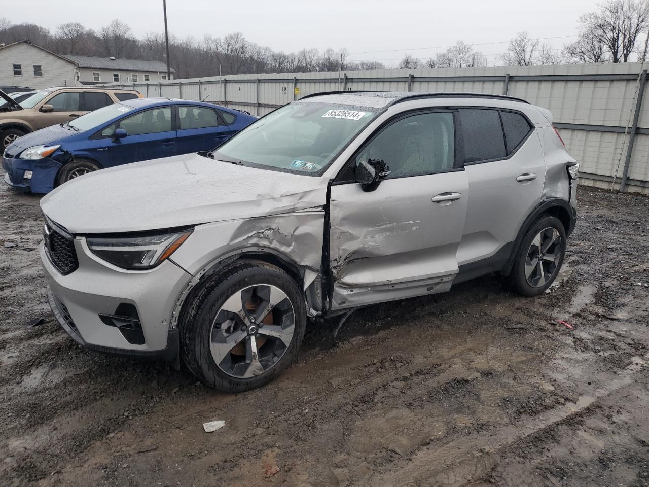 Lot #3033327862 2023 VOLVO XC40 PLUS